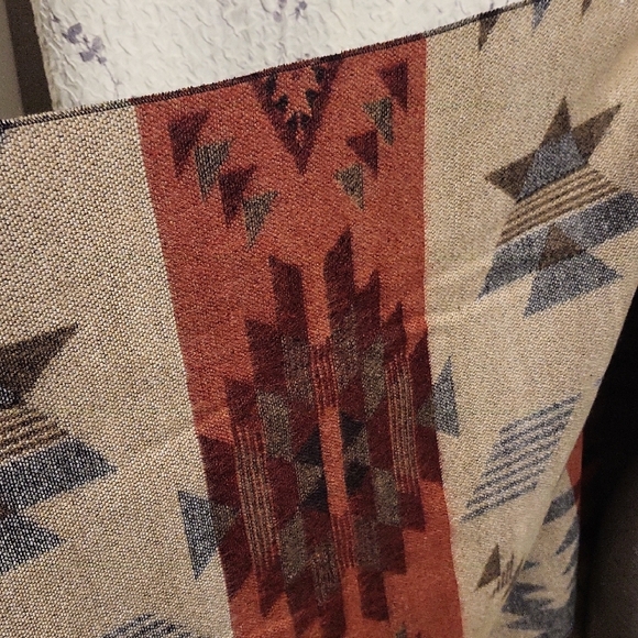 Geometric Patterned Shawl - Picture 4 of 7